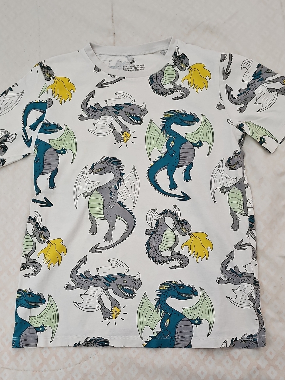 Bundle Of 11 Graphic Tees - Picture 10 of 12